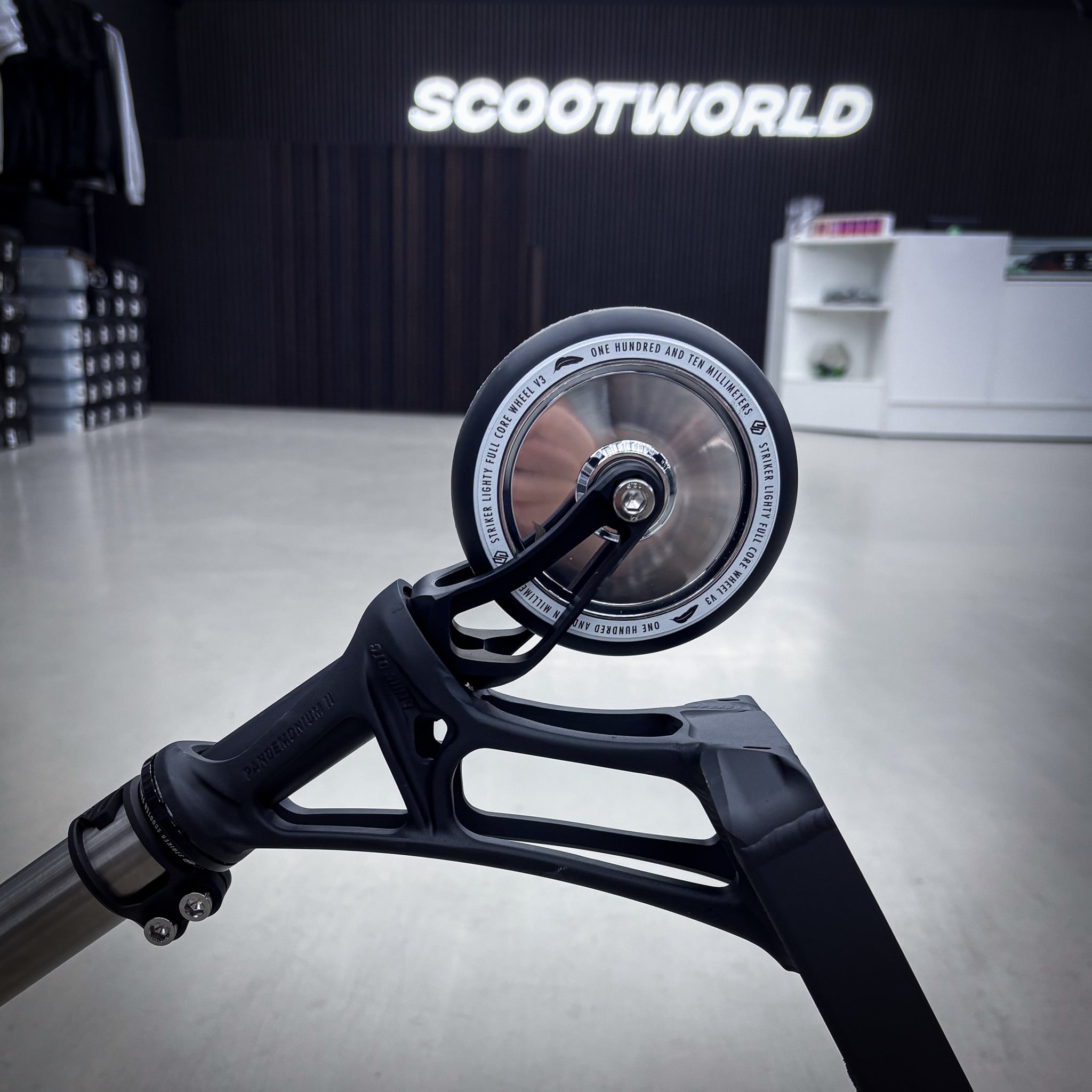 Striker Pandemonium Boxed Custom Build - Black/Silver-ScootWorld.dk