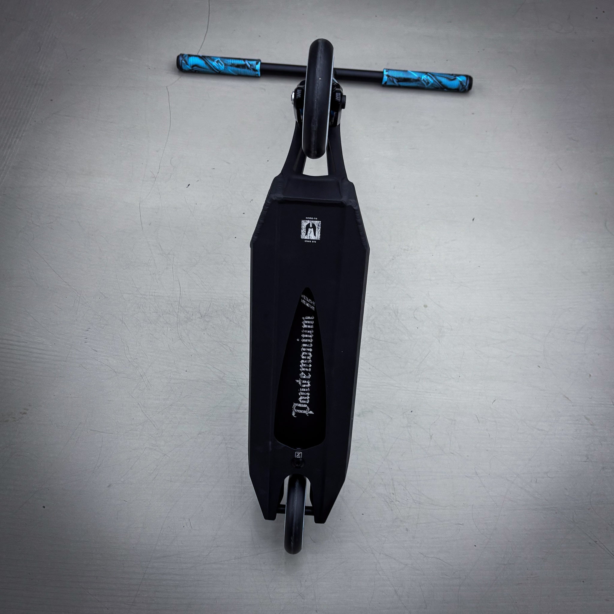 Striker Ethic 460mm Black Teal Custom Build - Black/Teal-ScootWorld.dk