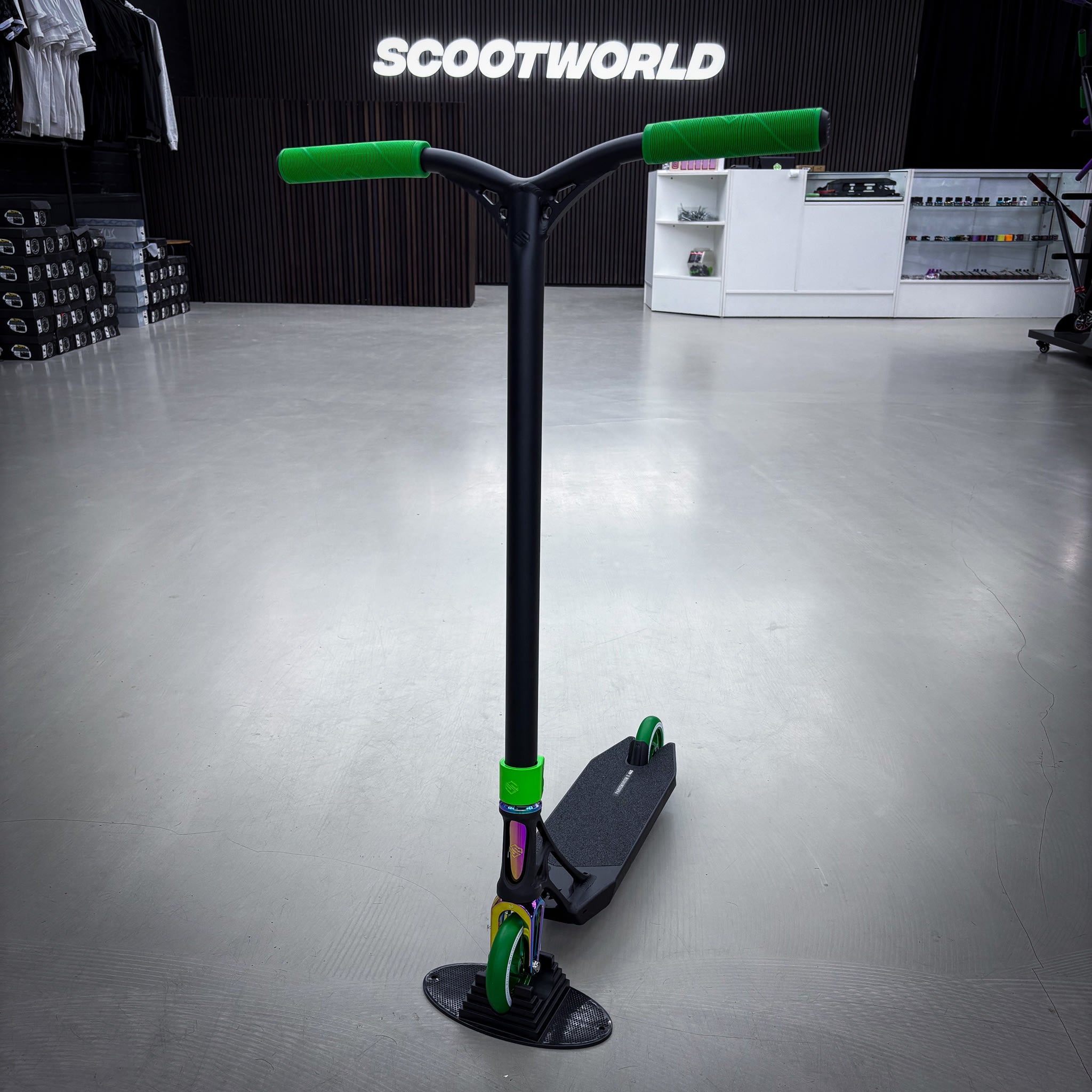 Striker Ethic Black/Green 460 Custom Build - Black/Green-ScootWorld.dk