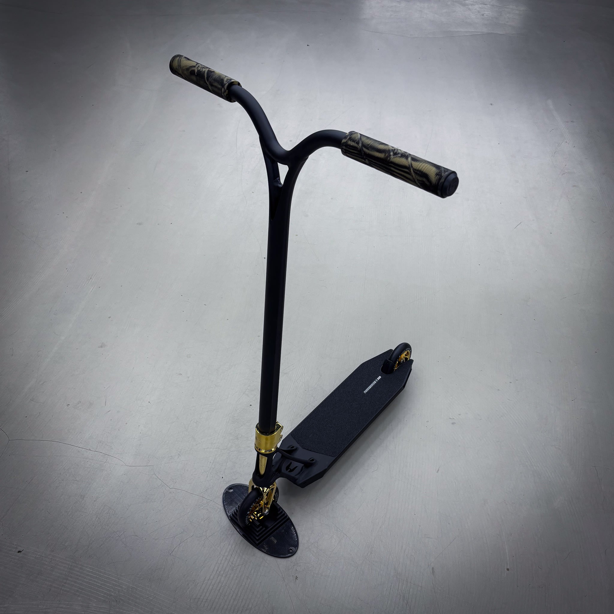 Ethic Black/Gold Custom Build - Black/Gold-ScootWorld.dk