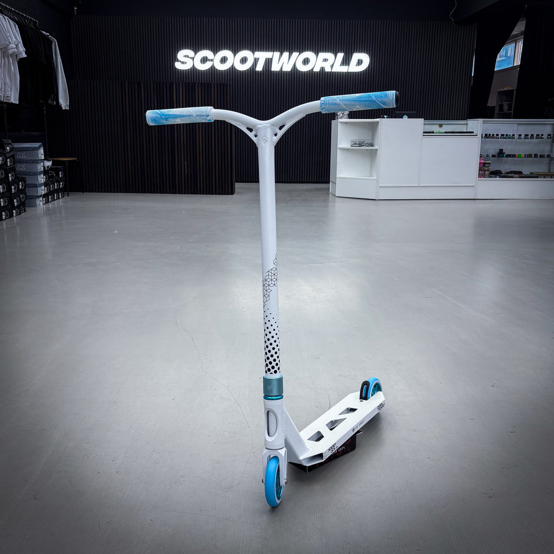 Striker Lux V2 White/Teal Custom Freestyle koloběžky - White/Teal