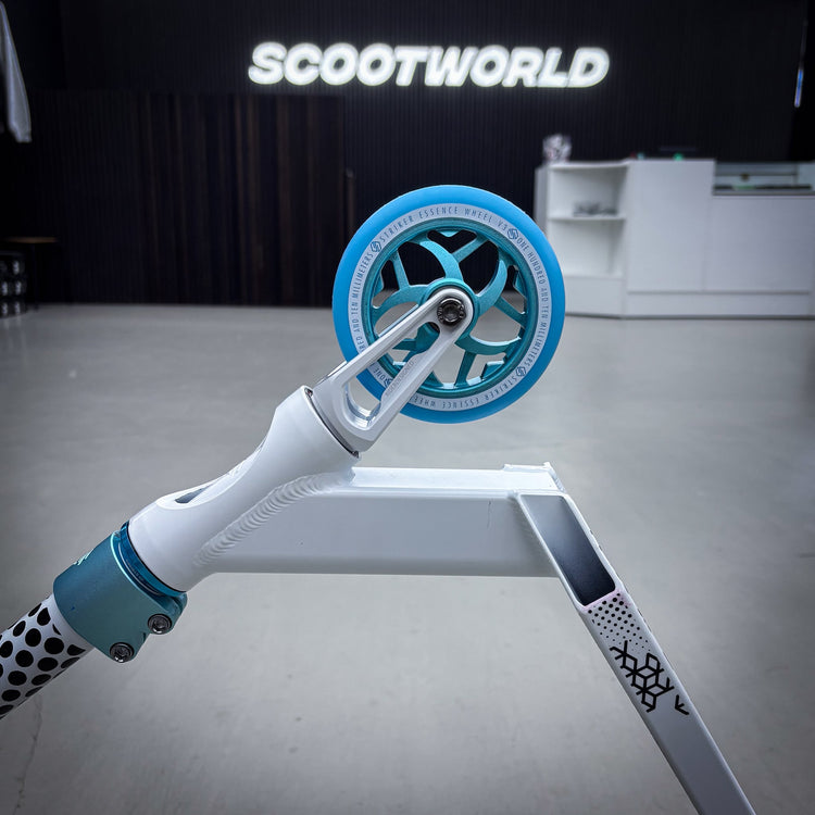 Striker Lux V2 White/Teal Custom Freestyle koloběžky - White/Teal